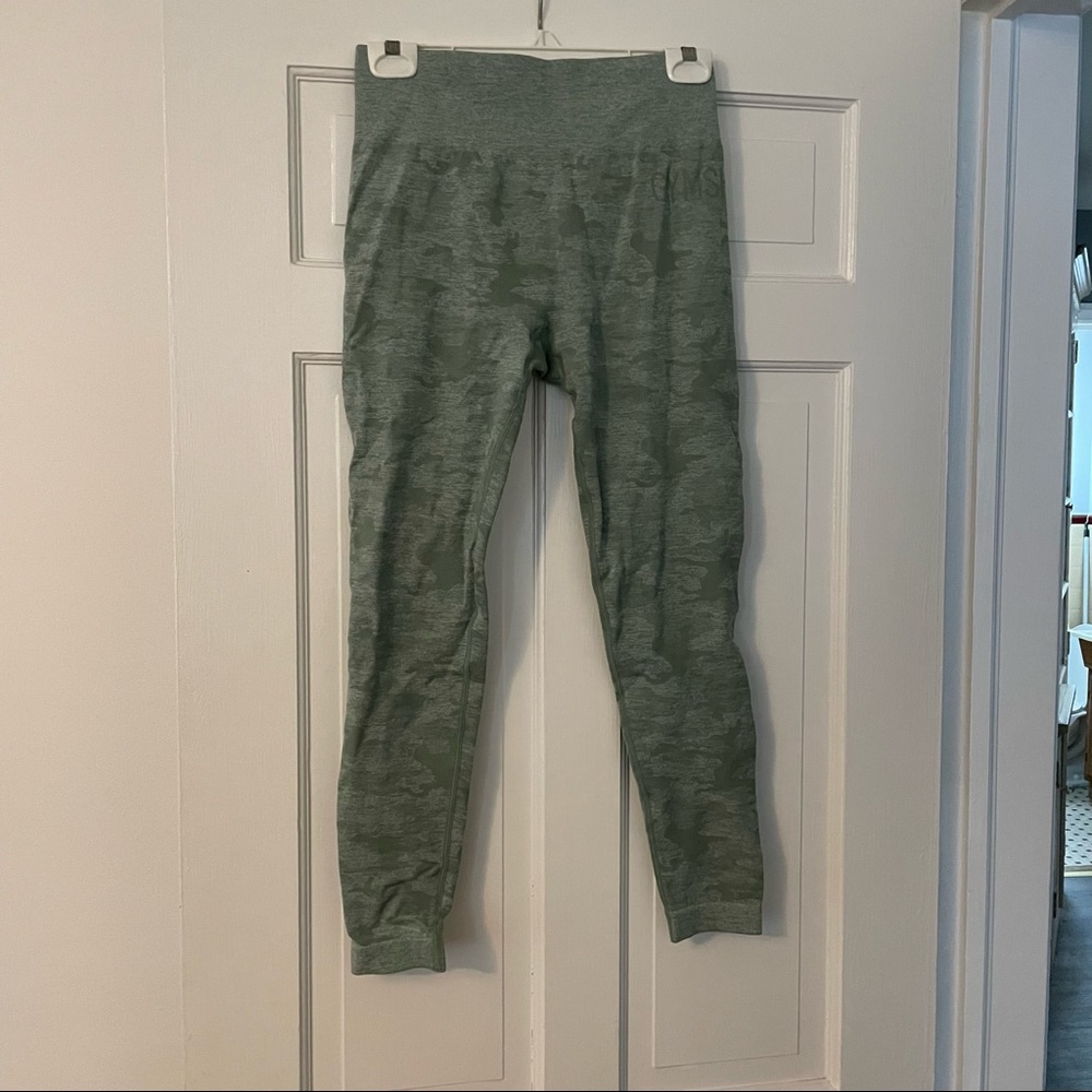 GYMSHARK LIGHT GREEN CAMO LEGGINGS